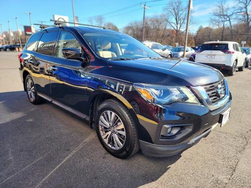 2020 Nissan Pathfinder SL