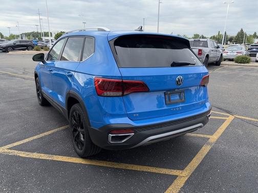 Cornflower Blue 2023 Volkswagen Taos 1.5T SE
