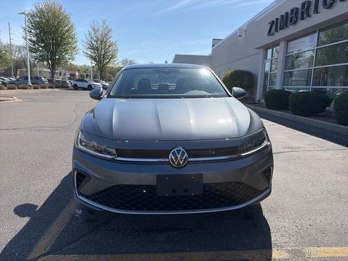 Platinum Gray Metallic 2025 Volkswagen Jetta 1.5T SE