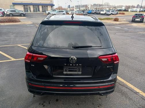 2024 Volkswagen Tiguan 2.0T SE R-Line Black