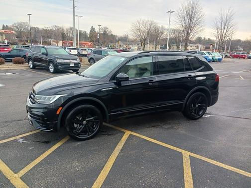 2024 Volkswagen Tiguan 2.0T SE R-Line Black