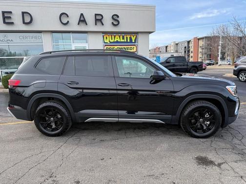 Deep Black Pearl Effect 2025 Volkswagen Atlas 2.0T Peak Edition