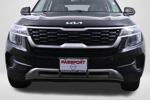 Cherry Black 2022 Kia Seltos LX