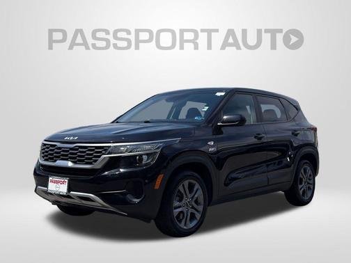 Cherry Black 2022 Kia Seltos LX