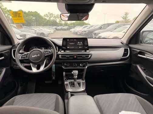 Cherry Black 2022 Kia Seltos LX