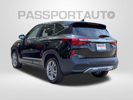 Cherry Black 2022 Kia Seltos LX