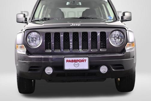 Granite Crystal Metallic Clearcoat 2017 Jeep Patriot Latitude