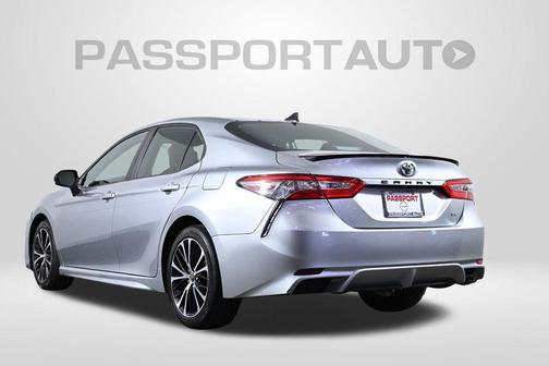 Celestial Silver Metallic 2019 Toyota Camry SE