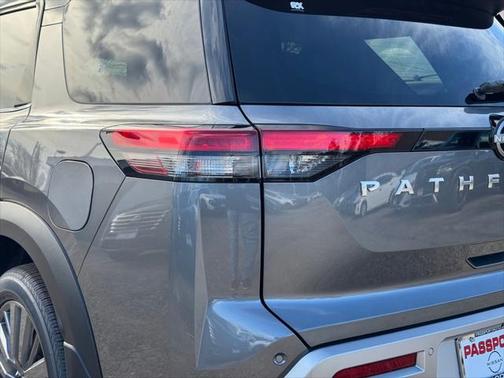 2025 Nissan Pathfinder SL 4WD