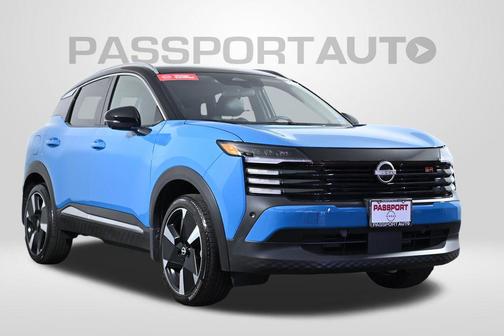 Arctic Ice Blue Metallic/Super Black 2025 Nissan Kicks SR