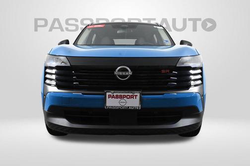 Arctic Ice Blue Metallic/Super Black 2025 Nissan Kicks SR