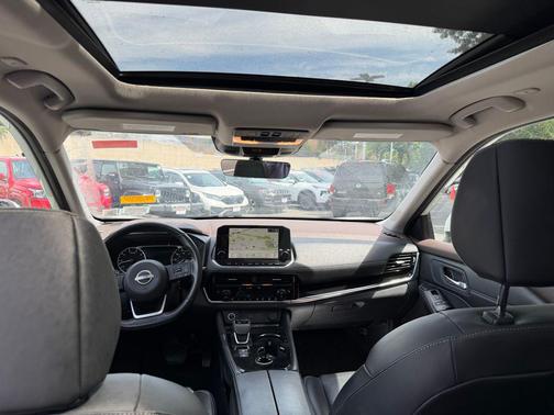 Pearl White Tricoat 2023 Nissan Rogue SL