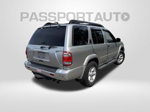 Chrome Silver Metallic 2004 Nissan Pathfinder SE