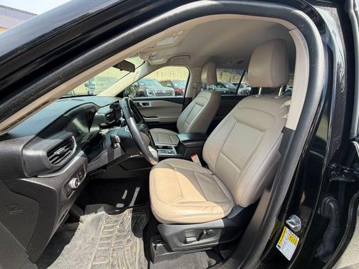 Agate Black Metallic 2023 Ford Explorer XLT