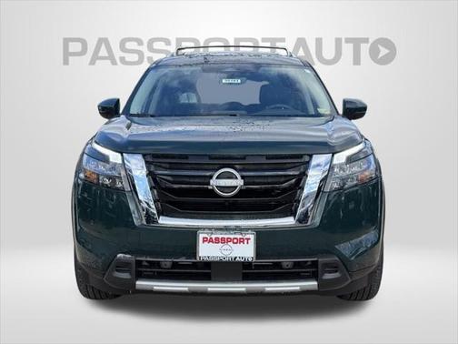 2025 Nissan Pathfinder SL 4WD