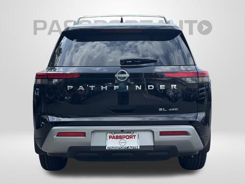 2025 Nissan Pathfinder SL 4WD