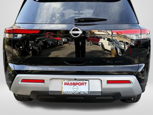 2025 Nissan Pathfinder SL 4WD