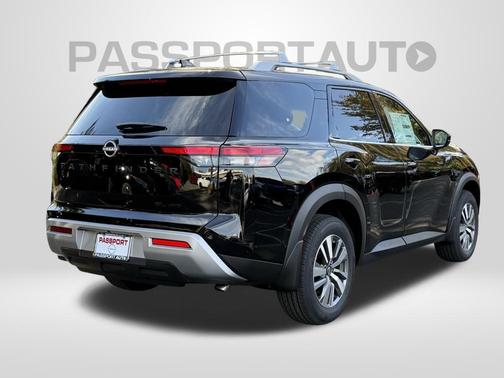 2025 Nissan Pathfinder SL 4WD