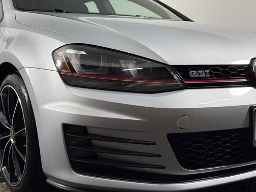 2015 Volkswagen Golf GTI 2.0T SE 4-Door