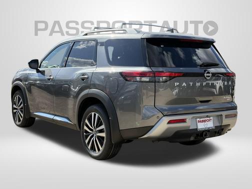 2025 Nissan Pathfinder Platinum 4WD