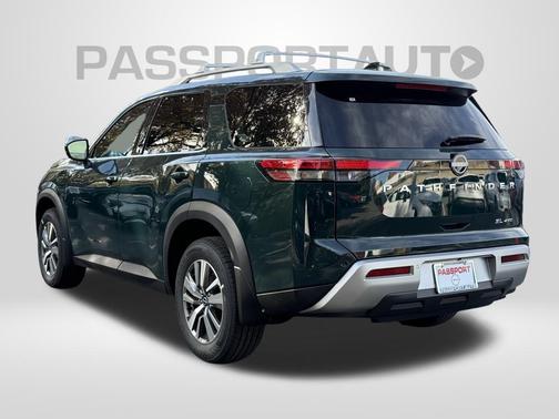 2025 Nissan Pathfinder SL 4WD