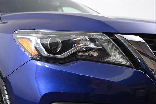 2018 Nissan Pathfinder SV