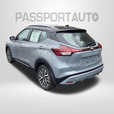 Gray/Super Black 2023 Nissan Kicks SR