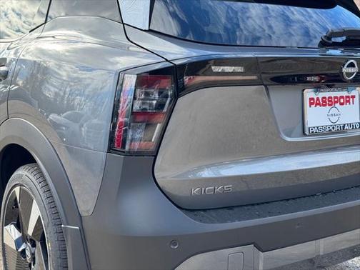 2025 Nissan Kicks SR