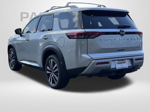 2025 Nissan Pathfinder Platinum 4WD