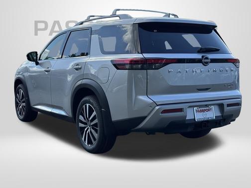 2025 Nissan Pathfinder Platinum 4WD