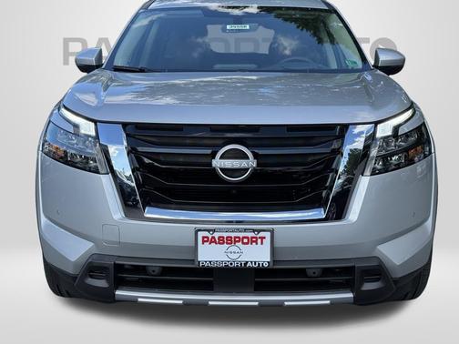 2025 Nissan Pathfinder Platinum 4WD