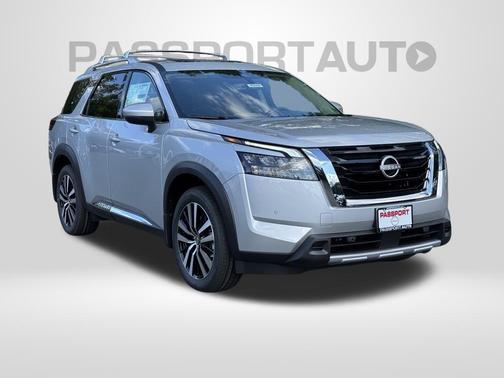 2025 Nissan Pathfinder Platinum 4WD