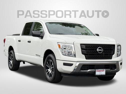 Glacier White 2024 Nissan Titan SV