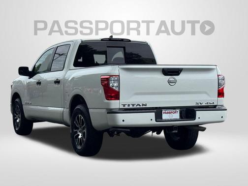 Glacier White 2024 Nissan Titan SV