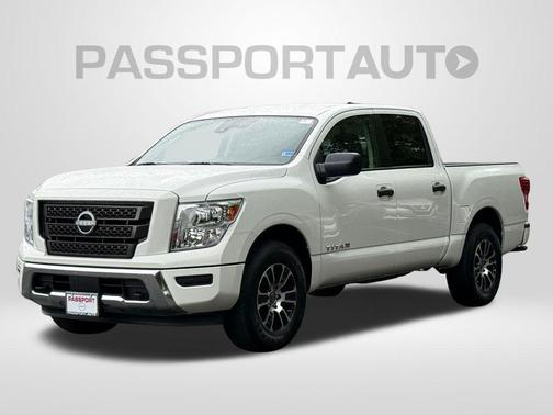 Glacier White 2024 Nissan Titan SV