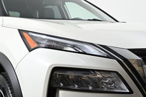 Pearl White Tricoat 2022 Nissan Rogue SV