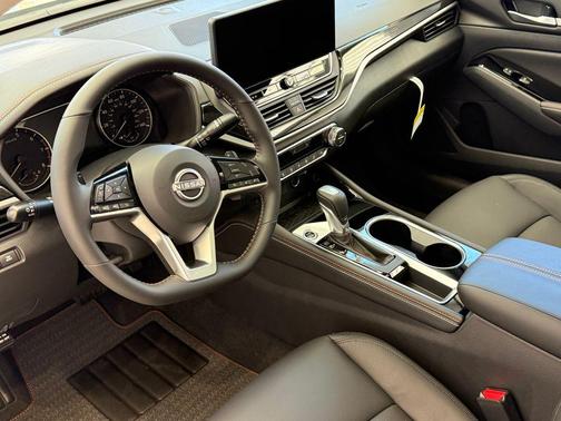 2025 Nissan Altima SR FWD