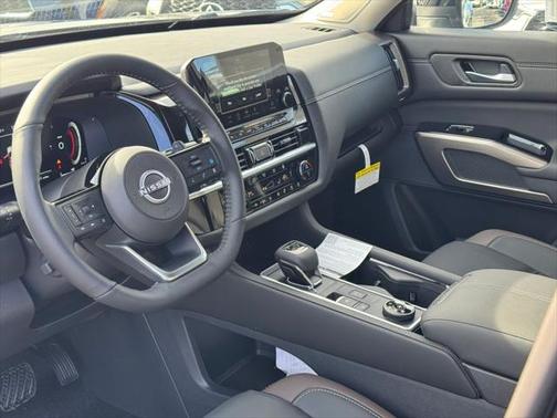 2025 Nissan Pathfinder Platinum 4WD