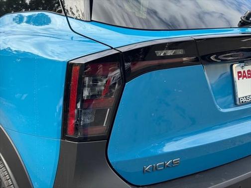 2025 Nissan Kicks SR