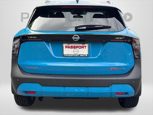 2025 Nissan Kicks SR