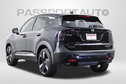 2025 Nissan Kicks SR