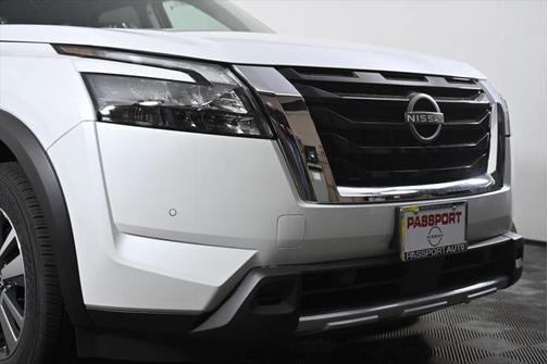 2025 Nissan Pathfinder SL 4WD