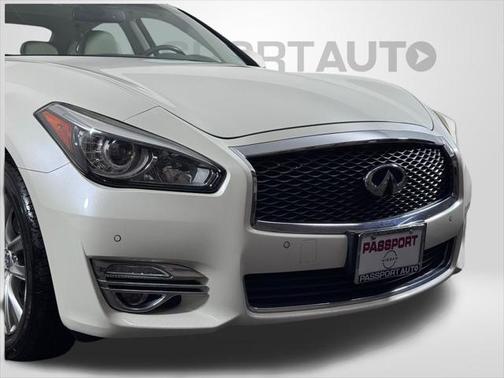2019 INFINITI Q70 3.7X LUXE