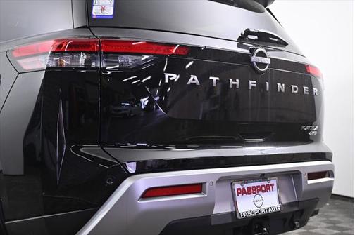 2025 Nissan Pathfinder Platinum 4WD