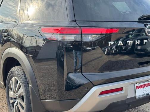 2025 Nissan Pathfinder SL 4WD