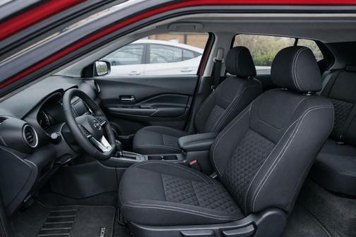 Scarlet Ember Tintcoat/Super Black 2021 Nissan Kicks SV