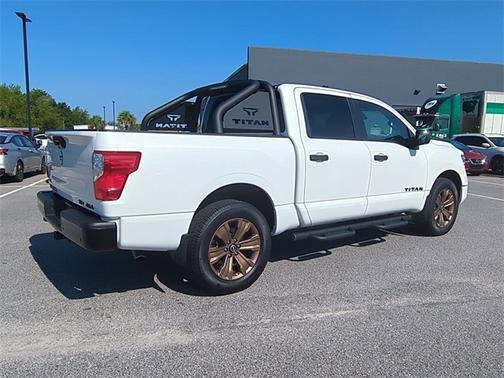 2024 Nissan Titan SV