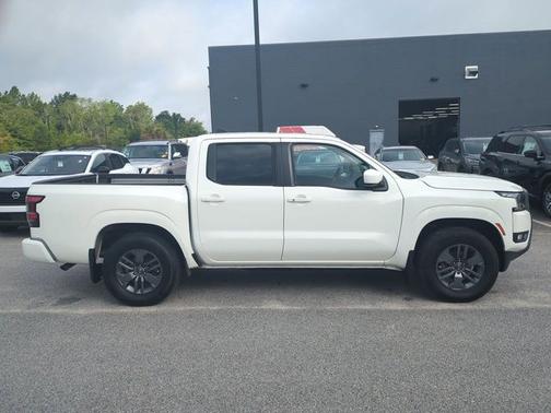 Glacier White 2025 Nissan Frontier SV