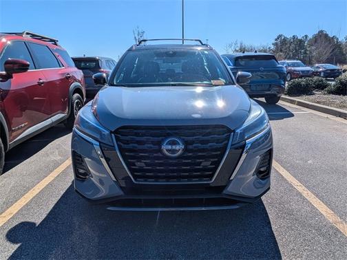 2022 Nissan Kicks SR