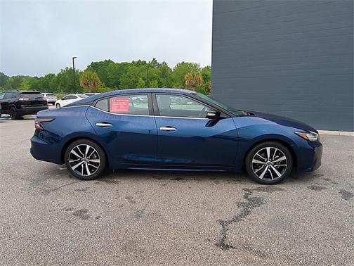 2023 Nissan Maxima SV